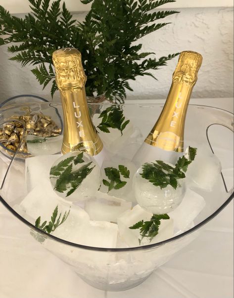 Belaire Champagne, Honey Party, Xmas Brunch, Shower Vibes, Floral Ice Cubes, Flower Ice Cubes, Floral Drink, Green Bridal Showers, Brunch Inspiration