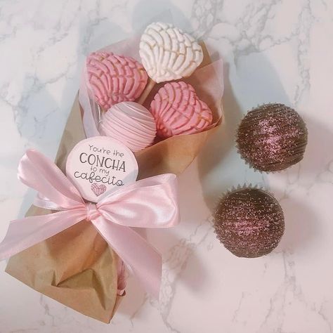 Fruit Basket Diy Gift, Dessert Logo, Cake Pop Designs, Mexican Sweet Breads, Mexican Birthday Parties, Mexican Bread, Liquor Bottle Crafts, Pink Sweets, Mexican Birthday