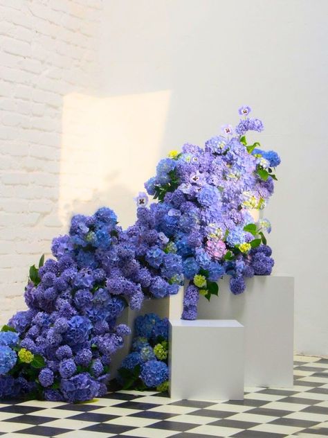 Floral design using blue and purple hydrangeas Purple Hydrangea Wedding, Purple Hydrangeas, Baby Blue Weddings, Wedding Aesthetics, Vegetable And Fruit, Wedding Backdrop Design, Flower Installation, Hydrangea Purple, Wholesale Flowers