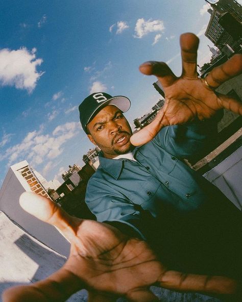 Strapped Archives on Instagram: “Ice Cube photographed by Al Pereira during a rooftop portrait session in New York City, NY - November 11, 1998” Ice Cube Wallpaper, Pop Culture Posters, Ice Cube, Home Theater, Old School, Theater, Rap