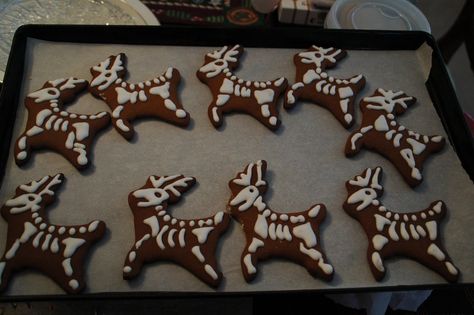 decorated reindeer sugar cookies | Skeleton Reindeer Cookies Halloween Icing, Christmas Cookie Ideas, Pagan Yule, Reindeer Cookies, Creepy Christmas, Dark Christmas, The Bakery, Santa Cookies, Love Halloween