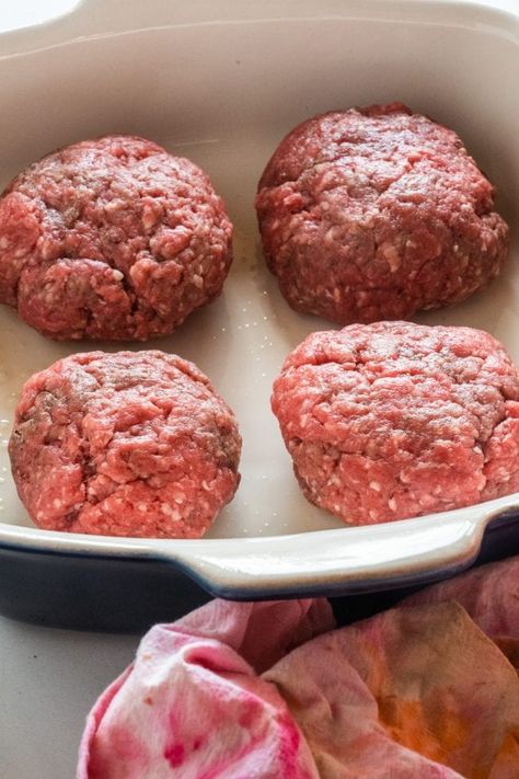 How to Cook Burgers in the Oven - Brooklyn Farm Girl Burgers In Oven, Oven Hamburgers, Oven Baked Burgers, Burgers In The Oven, French Fry Casserole, Oven Burgers, Baked Hamburgers, Baked Burgers, Juicy Hamburgers