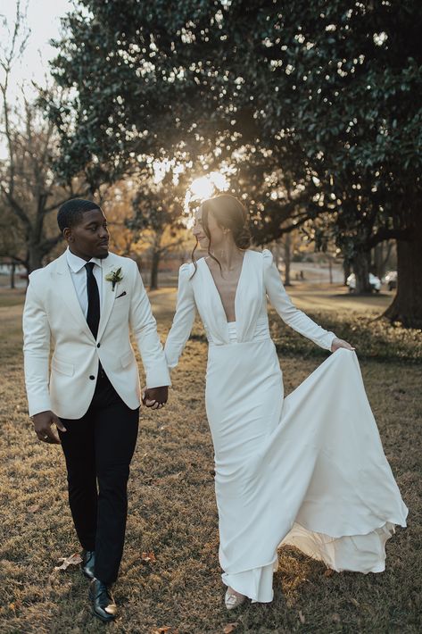 This Couple Prioritized Private Moments at Their Riverwood Mansion Wedding | Photography by Candlelit Reception, Nashville Bride, Black Attire, Modern Wedding Inspiration, Bride Guide, Mansion Wedding, Local Wedding, Wedding Photography Inspiration, Wedding Beauty