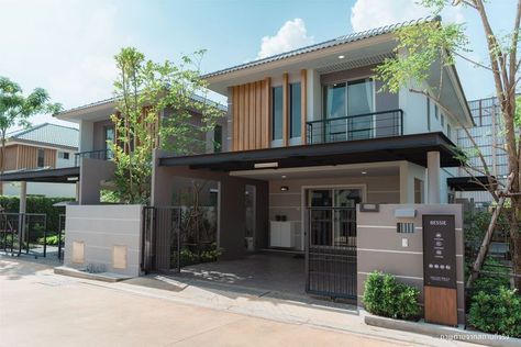 Korean Style Home Exterior, Kpop House Exterior, Korean House Modern Seoul Exterior, Korean House Aesthetic Exterior, Perumahan Aesthetic, Korean Home Exterior, Modern Korean House Exterior, Modern Japanese Home Exterior, Modern Korean House