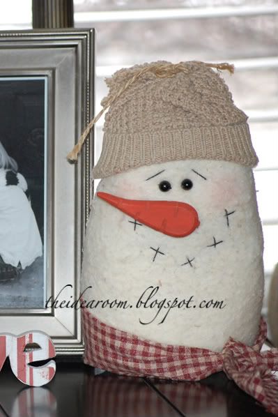 Cheery Snowman made from felt and old sweater.  I love it and it looks pretty easy to make. Fleece Crafts, Fleece Projects, Felt Snowman, Man Crafts, Winter Craft, Idea Room, Diy Snowman, Snowmen Patterns, 12 December