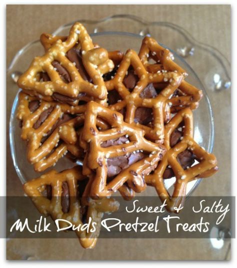 Milk Duds Pretzel Treats Recipe - Great snack food for Christmas! Salty Christmas Treats, Salty Snack Recipes, Salty Desserts, Pretzel Treats, Milk Duds, Christmas Crafty, Best Christmas Recipes, Recipe Sweet, Holiday Snacks