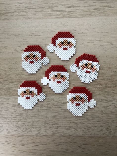 Easy Paper Crafts For Kids, Hama Beads Christmas, Perler Bead Designs, Beautiful Paper Flowers, Hama Art, Christmas Perler Beads, Háčkované Lemy, Hamma Beads Ideas, Room Decoration Ideas