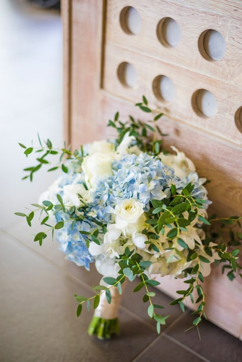 hydrangea bouquets darin images Bridal Flower Arrangements, Hydrangea Bouquet Wedding, Vintage Bouquet Wedding, Wedding Flowers Hydrangea, Lush Wedding, Hydrangea Bouquet, Hydrangeas Wedding, Blue Wedding Flowers, Prom Flowers