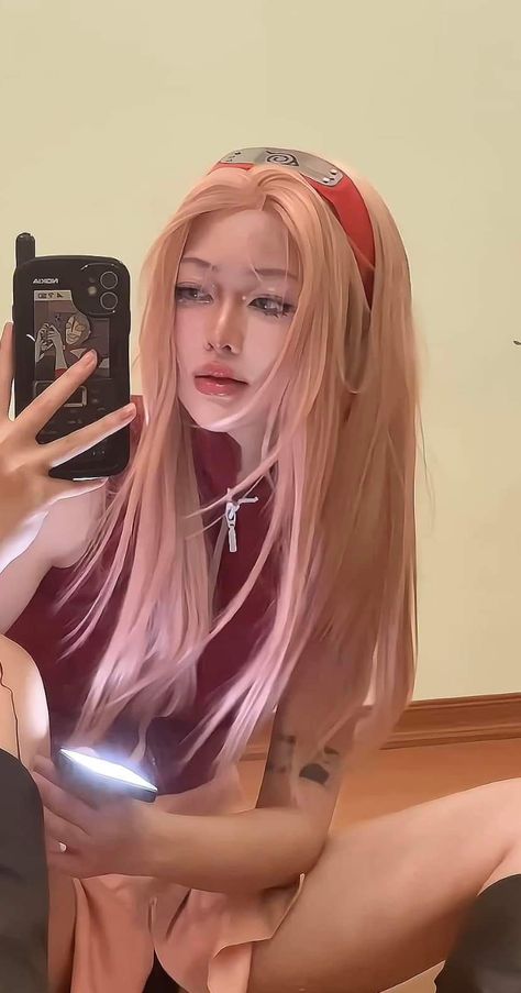 FB: Skonovia Barbie (Via);
TikTok: @skonoviacomingg❤️;
Threads: @skonovia.bbi Pink Hair Characters Halloween, Blonde Cosplay Characters, Pink Hair Costume, Pink Hair Cosplay, Blonde Hair Characters, Blonde Cosplay, Pink Cosplay, Anime Cosplay Ideas, Cosplay Ideas Women