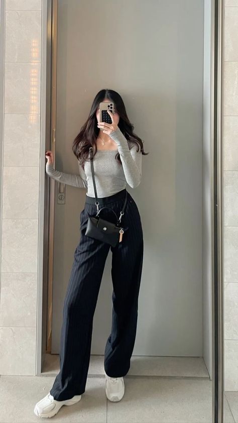 Cleangirl Outfit, Celana Jins Wanita, Ootd Ngampus, Hijab Simple, Outfit Korean Style, Outfit Korean, Casual College Outfits, Korean Casual Outfits, Style Hijab