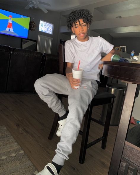 Zay🦋 on Instagram: “I would look good with a tat🤧#explorepage #viral” Looks Hip Hop, Light Skin Men, Dark Skin Boys, Lil Sister, Boy Fits, Black Men Street Fashion, Boys With Curly Hair, Cute Black Guys