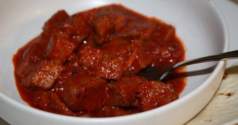 As close to Golden Pride's Carne Adovada as can be! A new favorite in our house! INGREDIENTS: 3 tbsp. vegetable oil 1 1/2 lbs. pork loin, b... Adovada Recipe, Venezuelan Recipes, Carne Adovada, Pork Vindaloo, Vindaloo Recipe, Goan Food, Goan Recipes, Vindaloo, Spanish Cuisine