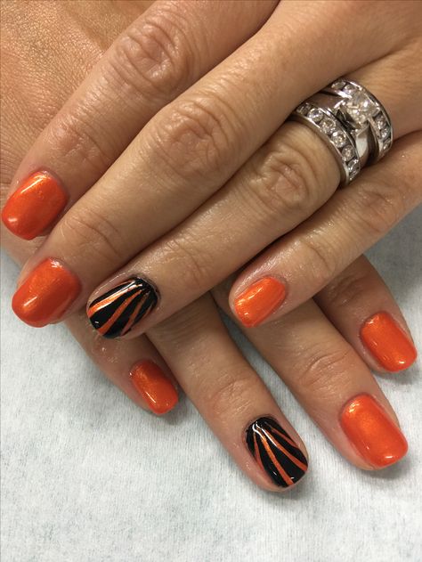 Orange and Black Stripe Fall Halloween gel nails Orange And Black Gel Nails, Bulldog Nails, Orange And Black Nails, Nail References, Opal Nails, Orange Nail Designs, Orange Nail Polish, Fall Gel Nails, Dip Nails