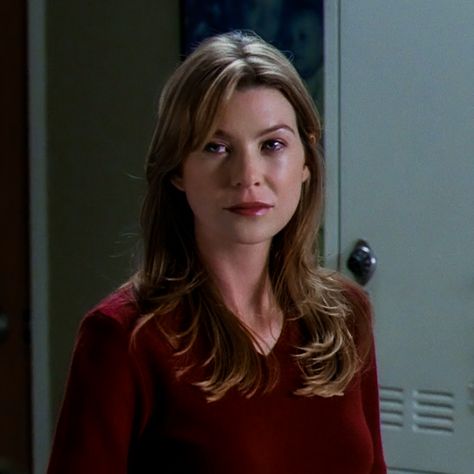 Meredith Grey Hairstyle, Young Meredith Grey, Ellen Pompeo 90s, Meredith Grey Outfits, Meredith Grey Hair, Meredith Grey's Anatomy, Dr Grey, Crimal Minds, Ellen Pompeo