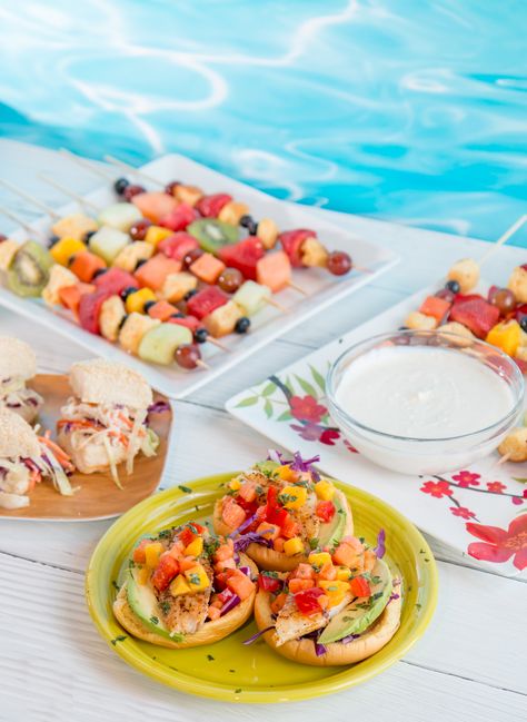 Dish up some refreshingly delicious meals to serve poolside at your summer bash! Include lots of bright colors and flavors by using ingredients like pineapple, mango, and avocado that give off that tropical island vibe. Here’s our list of 10 Tropical Recipes perfect for your next summer pool party! Aloha Appetizers, Pool Party Buffet Food Tables, Pool Party Menu Ideas Summer, Tropical Pool Party Food, Pool Party Recipes, Tropical Hors D’oeuvres, Tropical Food Recipes, Indian Food Party, Pool Party Snacks