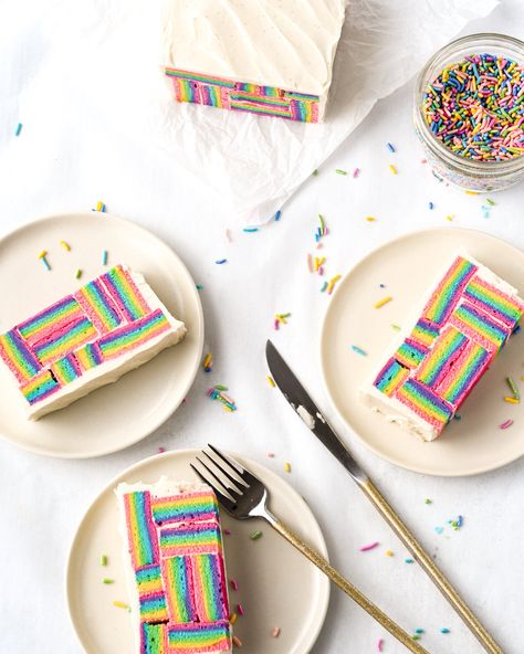 Rainbow Layer Cake, Italian Rainbow Cookies, Rainbow Layer Cakes, Kek Lapis, Geometric Rainbow, White Birthday Cakes, Pastel Cupcakes, White Cake Recipe, White Cakes