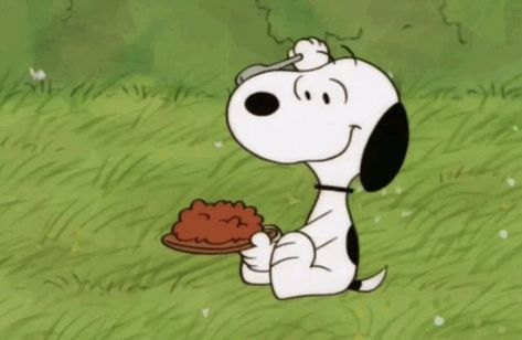 Gifs Snoopy, Snoopy Gifs, Snoopy The Dog, Charlie Brown Wallpaper, Snoopy Gif, Snoopy Dance, Baby Snoopy, Jesus Loves Us, Snoopy Funny