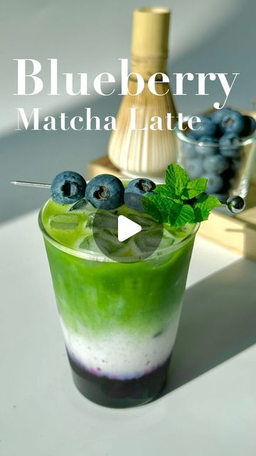 The Drinkable Feed | Matcha Homecafé Recipes on Instagram: "Blueberry Matcha Latte 💚🫐

Recipe 📌 
- 50 ml of Blueberry syrup (homemade with blueberries from my garden) 
- Ice cubes 
- 100 ml of milk of your choice 
- Matcha 3 g + 50 ml of hot water (75-80°C) 
- Top with some fresh blueberries and mint leaves

Voilà 💜🍵 

How about this matcha with blueberries? Blueberry season is just here and matcha season never ends! 🍵
Let me know if you’ve already tried it in the comments!

#matcha #matchalatte #blueberry #blueberrymatcha #blueberrymatchalatte #homecafe #homecafé #homemadedrink #matcharecipe" Blueberry Matcha Latte, Blueberry Matcha, Matcha Latte Recipe, Blueberry Season, Blueberry Syrup, Matcha Recipe, Homemade Drinks, Matcha Latte, Mint Leaves