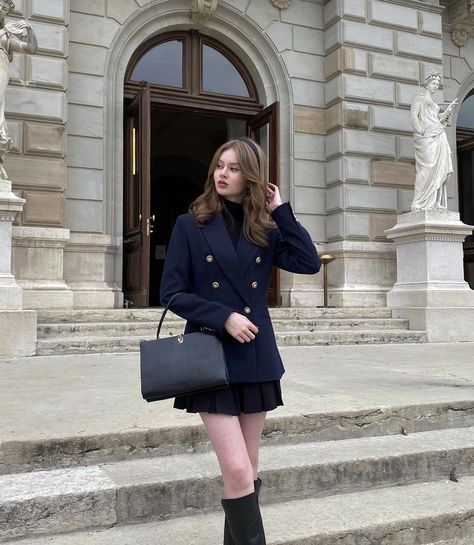 Old Money Aesthetic Outfit, Estilo Blair Waldorf, Xoxo Gossip Girl, Old Money Outfit, Gossip Girl Outfits, Xoxo Gossip, Money Outfit, Look Formal, Aesthetic Outfit Ideas