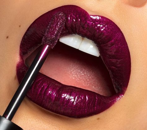 Julia Kuzmenko McKim 💄 в Instagram: «Recent work for @meltcosmetics •AMULET• 🍷🍇 Metal Gloss You won’t be able to get enough of this wicked boysenberry shade! Pairs perfectly…» Lipstick Style, Best Lip Gloss, Melt Cosmetics, Lipstick Art, Lip Gloss Colors, Lips Shades, Body Makeup, Fall Makeup, Beautiful Lips