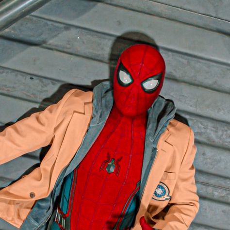 Spiderman Homecoming Suit, Tom Spiderman, Peter Spiderman, Homecoming Suits, Best Marvel Characters, Spider Man Homecoming, Deadpool And Spiderman, Avengers Film, Tom Holland Peter Parker