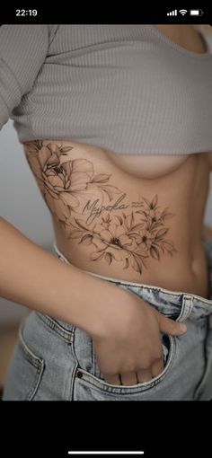 Flower Side Body Tattoo, Fine Line Rose Rib Tattoo, Womans Ribs Tattoo, Hip Rib Tattoo Women, Torso Flower Tattoo, Tattoo Side Rib Women Large, Floral Ribcage Tattoos For Women, Side Body Tattoos For Women Ribs Flower, Rib And Back Tattoos For Women