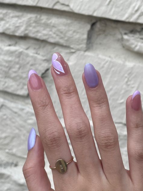 Lilac Nails Design Butterfly, Nails Olivia Rodrigo, Nail Art Lavender, Lavender Spring Nails, Banquet Nails, Light Purple Butterfly, Light Purple Nails, Concert Nails, Butterfly Nail Designs