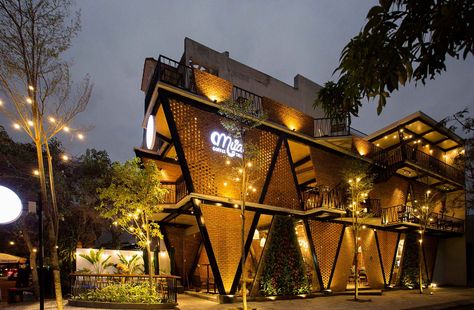 Gallery of MƯA Coffee Shop / 85 Design - 8 Restaurant Facade, Restaurant Exterior Design, Coffee House Design, Cafe Exterior, Outdoor Restaurant Design, Restaurant Exterior, Coffee Bar Design, Design Café, Coffee Shops Interior