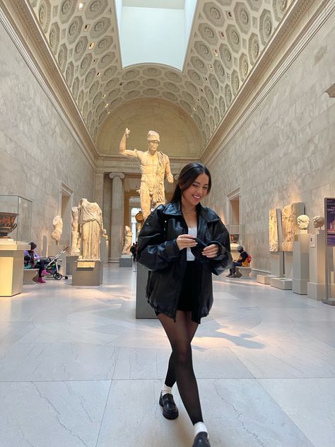 museum inspo, museum outfit Guggenheim Museum Outfit, The Met Museum Outfit Ideas, Museum Outfit Midsize, Date Outfit Museum, Museum Fits Winter, Park Date Outfit Spring, New York Museum Outfit, What To Wear To Art Museum, The Broad Museum Outfit