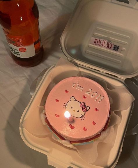 Hello Kitty Pasta, Mobile Arrangement, Simple Anniversary Cakes, Hello Kitty Birthday Cake, B Day Cake, Birthday Sheet Cakes, Cute Birthday Pictures, Food Infographic, Pink Photography