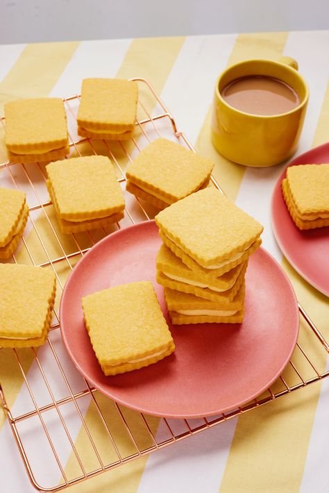 Jane Patisserie, Custard Cream Recipe, Fruity Cupcakes, Custard Creams, Easy Custard, Janes Patisserie, Homemade Custard, Custard Cream, Ginger Biscuits