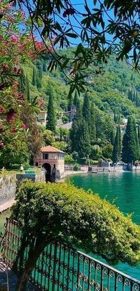 Varenna Italy, Lake Como Villas, Cruise Italy, Nature Tourism, Lombardy Italy, Lake Como Italy, Italy Tours, Beautiful Lakes, Lake Como