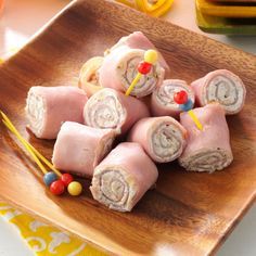 Keto Easter, Ham And Cheese Pinwheels, Pinwheels Recipe, Cheese Pinwheels, Fingerfood Party, Make Ahead Appetizers, Appetizers For A Crowd, Pinwheel Recipes, Party Finger Foods