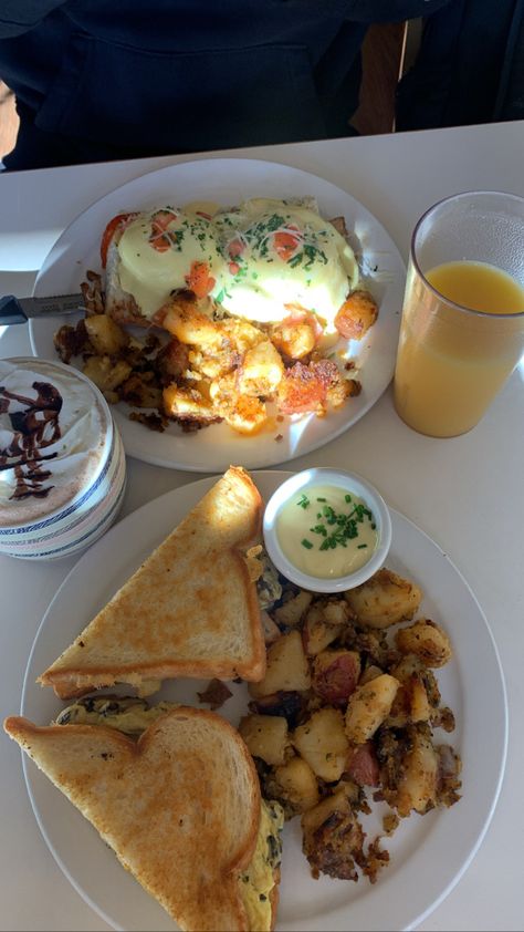 Breakfast Burritos Aesthetic, Mexican Breakfast Aesthetic, Breakfast Asthetic Picture, Breakfast Aesthetic, Mexican Breakfast, Breakfast Potatoes, Bon Appetite, Breakfast Burritos, Food Dessert