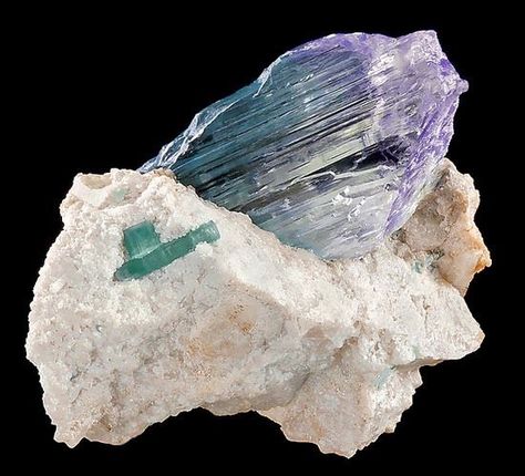 alexandrite images - Saferbrowser Yahoo Image Search Results Alexandrite Crystal, Alexandrite Gemstone, Minerals Crystals Rocks, Gemstone Properties, Rock Minerals, Beautiful Rocks, Mineral Stone, Rocks And Gems, Minerals And Gemstones