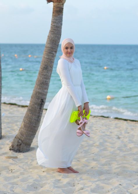 Resort-Wear: Cancun 2015 – With Love, Leena. Leena Asad, With Love Leena, Love Leena, Hijab Summer Outfits, Beach Hijab, Veiled Girls, Hijab Outfit Summer, Cancun Outfits, Beach Inspiration