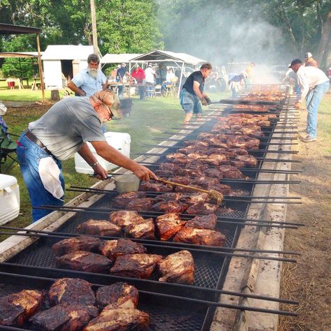 The Definitive Texas Barbecue Style Guide Bbq Pics, Backyard Country, Barbeque Pit, Country Bbq, Texas Barbecue, Barbecue Smoker, Barbeque Recipes, Barbecue Pit, Diy Bbq