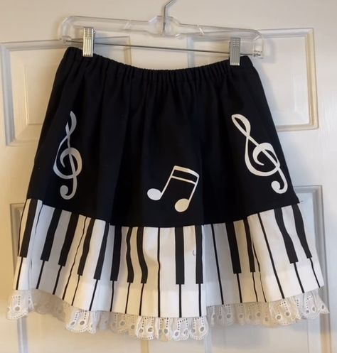 Music Themed Clothes, Piano Outfit, Piano Clothes, Piano Skirt, Music Outfits, Silly Clothes, Diy Clothes Design, Musical Notes, Princess Outfits