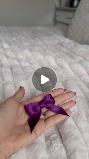 Satin Ribbon Bow Gift Wrapping, Satin Ribbon Bow Diy, How To Tie A Bow With Ribbon On A Jar, Tie Ribbon On Gift, Diy Bows Ribbon, Satin Bow Diy, Ribbon Hacks, Candy Kabobs, Candle Ribbon