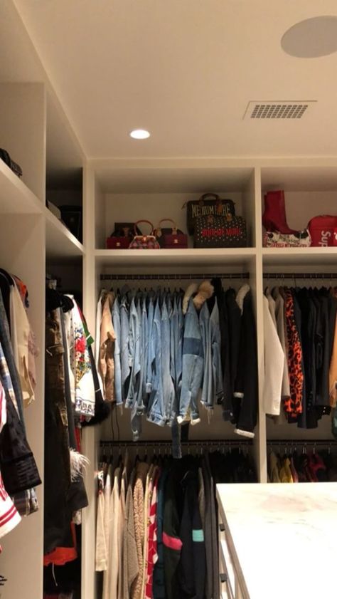 Kendall Jenner's closet Kendall Jenner Bedroom, Kendall Jenner House, Kylie Jenner Closet, House Closet, Kardashian Home, Jenner House, Celebrity Closets, Dream Closet Design, Futuristic Home