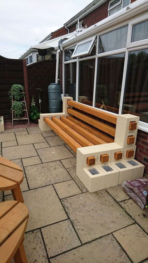 Breeze Block Garden Furniture, Yard Improvement Ideas Easy Diy, Breeze Block Bench, Yard Corner Ideas, Cinder Block Projects, Cinder Block Bench, Block Bench, Backyard Ideas On A Budget, Brick Patio