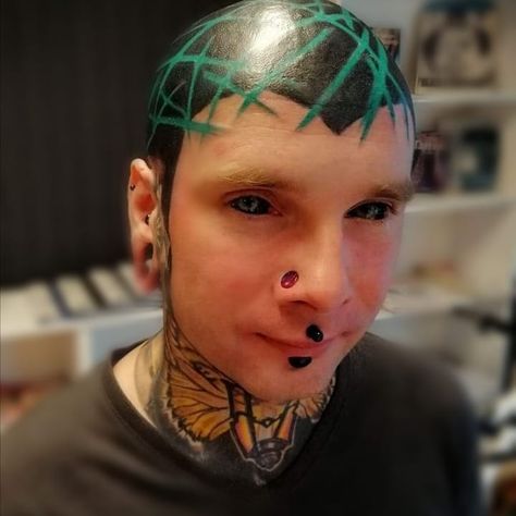 Sven Pete on Instagram: “. . #facetattoos #facetattoo #foreheadtattoo #blackwork #blackouttattoo  #brutalblackwork #headtattoo #eyeballtattoo #biglobes…” Men Forehead Tattoo, Crazy Head Tattoo, Scalp Tattoos Men, Severed Head Tattoo, Forehead Tattoo, Scalp Tattoo, Eyeball Tattoo, Tattoos Men, Blackout Tattoo