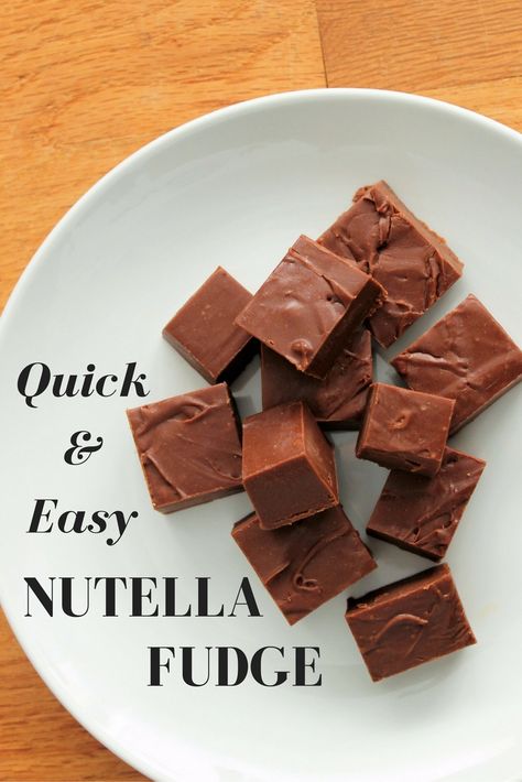 A recipe for quick and easy Nutella fudge that takes just minutes to prepare! Nutella Snacks, Nutella Recipes Easy, Fudge Dessert, Nutella Fudge, Fast Desserts, Nutella Desserts, Nutella Brownies, Vegan Candies, Quick Easy Desserts