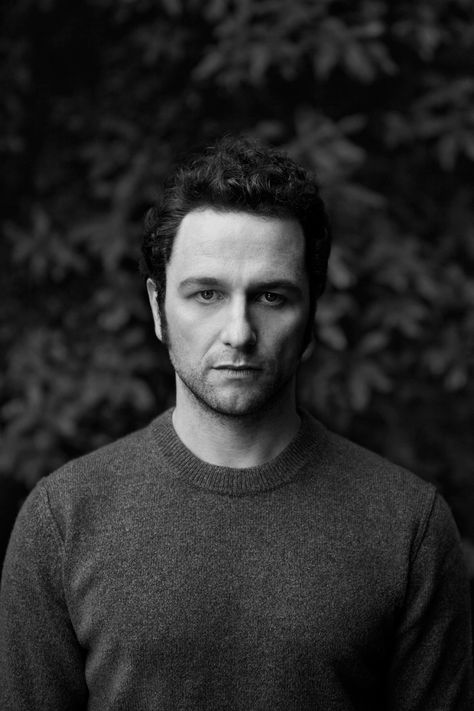 Matthew Rhys Another talented Welsh actor. Why does Wales produce so many? Matthew Rhys, Matthews Rhys, Estilo Hipster, Fake Life, Life Friends, Keri Russell, Christopher Walken, Hello Handsome, Style Rules