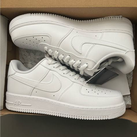 Brand New White Nike Air Force Size 9 New Shoes Nike, White Shoes High Tops, Nike Shoes Af1, Cute White Nike Shoes, Cool Shoes Nike, White Nike Shoes Aesthetic, Air Force 1 Blanche, White Shoes Jordans, Nice Air Force 1