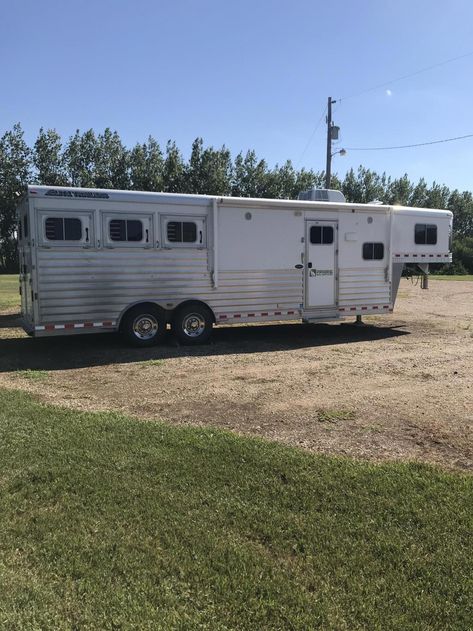 3 Horse Trailer With Living Quarters, Horse Trailers Living Quarters, Horse Trailer With Living Quarters, Ag Projects, Horse Trailer Living Quarters, Horse Trailers For Sale, Livestock Trailers, Buy A Horse, Towing Vehicle