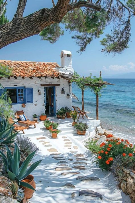 Italian Beach House, Tropical Cottage, Small House Extensions, Bedroom Layout Design, Contemporary House Exterior, Cottage By The Sea, House By The Sea, Beach Shack, Beach Bungalows