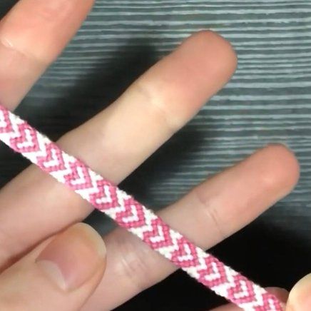 Diy Friendship Bracelets Tutorial, Valentines Bracelets, Inspirational Quotes For Students, String Crafts, Diy Embroidery Patterns, Thread Bracelets, Friendship Bracelets Diy, Summer Bracelets, Micro Macrame