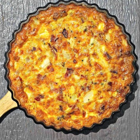 Cooked crustless chicken quiche Quish Recipes, Light Breakfast Recipes, Chicken Quiche, Halaal Recipes, Savoury Slice, Mushroom Quiche, Chicken And Mushroom, Quiche Recipes Easy, Bacon Quiche