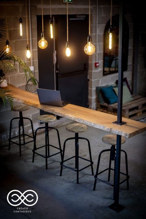 COMPTOIR INDUSTRIEL - Créatif contagieux Coffee Booth, Barn Bar, Live Edge Bar, Kitchen Bar Design, Loft Interiors, Cafe Interior Design, Home Inspiration, Break Room, Rec Room